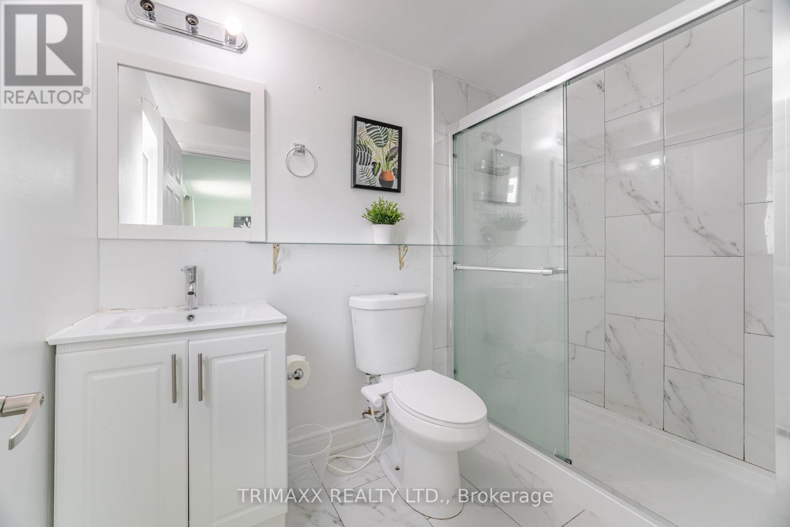 Photo 24 of 111 Folkstone Crescent, Brampton ON