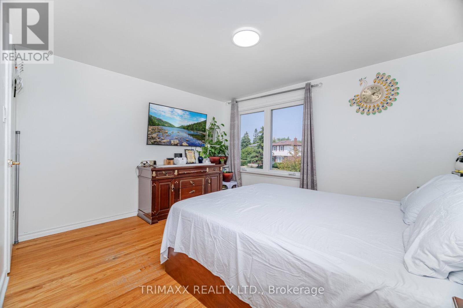 Photo 26 of 111 Folkstone Crescent, Brampton ON