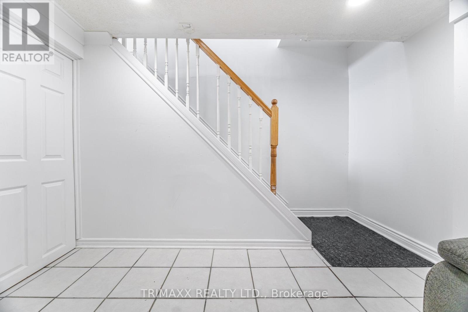 Photo 30 of 111 Folkstone Crescent, Brampton ON