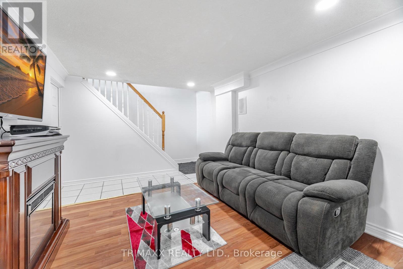 Photo 31 of 111 Folkstone Crescent, Brampton ON