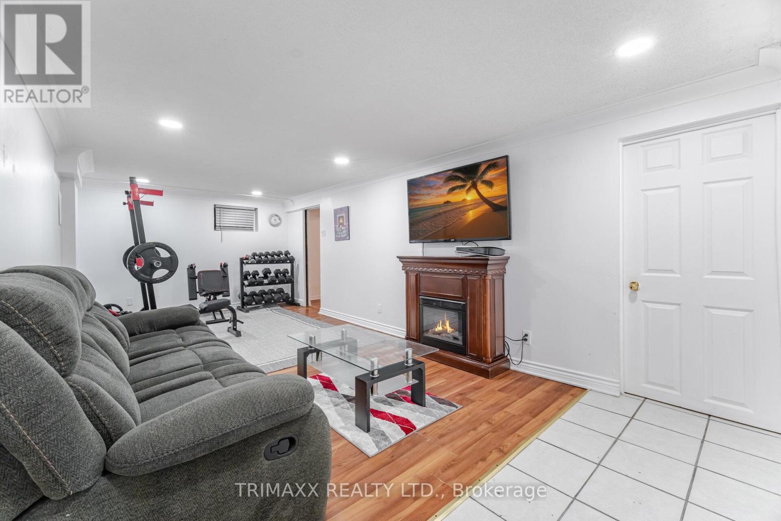 Photo 32 of 111 Folkstone Crescent, Brampton ON