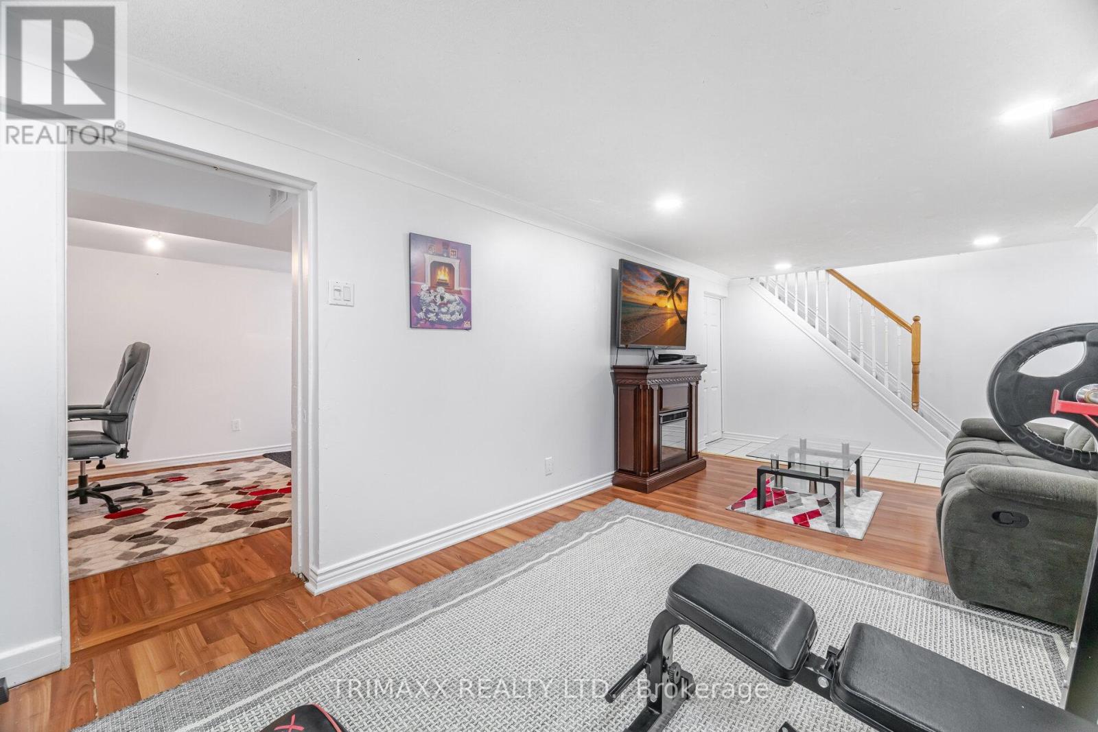 Photo 36 of 111 Folkstone Crescent, Brampton ON