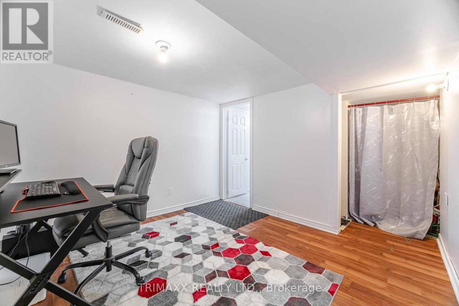 Photo 39 of 111 Folkstone Crescent, Brampton ON