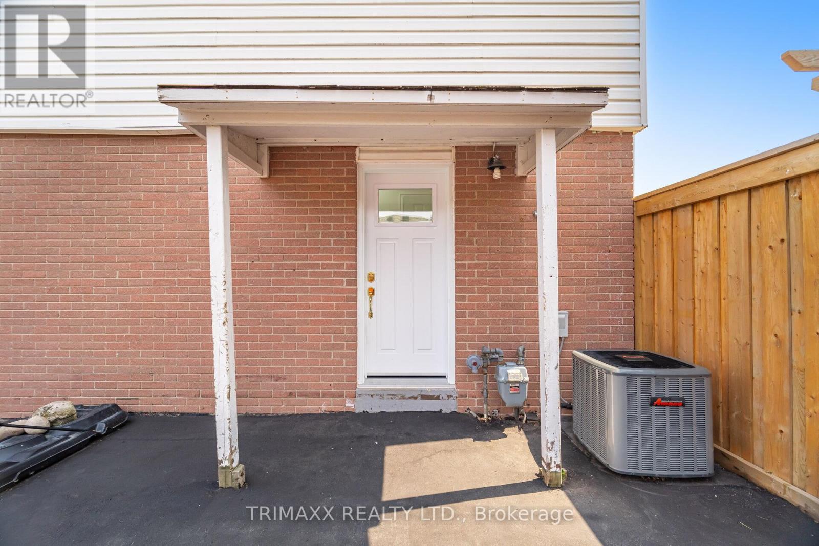 Photo 42 of 111 Folkstone Crescent, Brampton ON