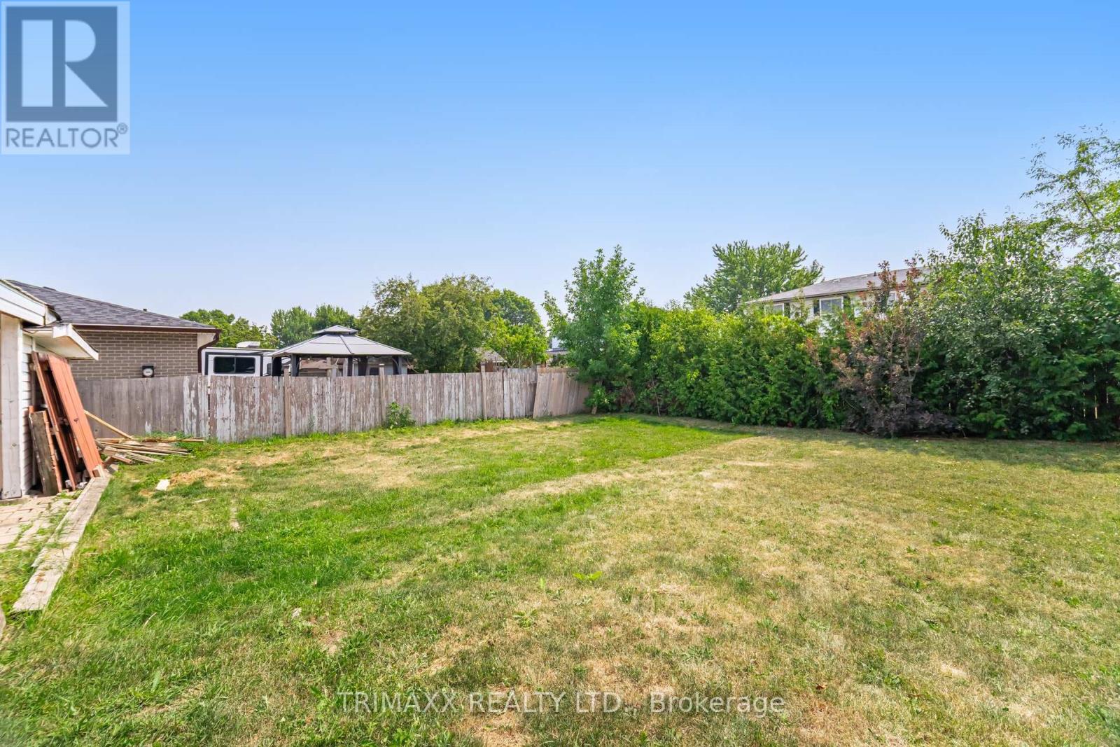 Photo 49 of 111 Folkstone Crescent, Brampton ON