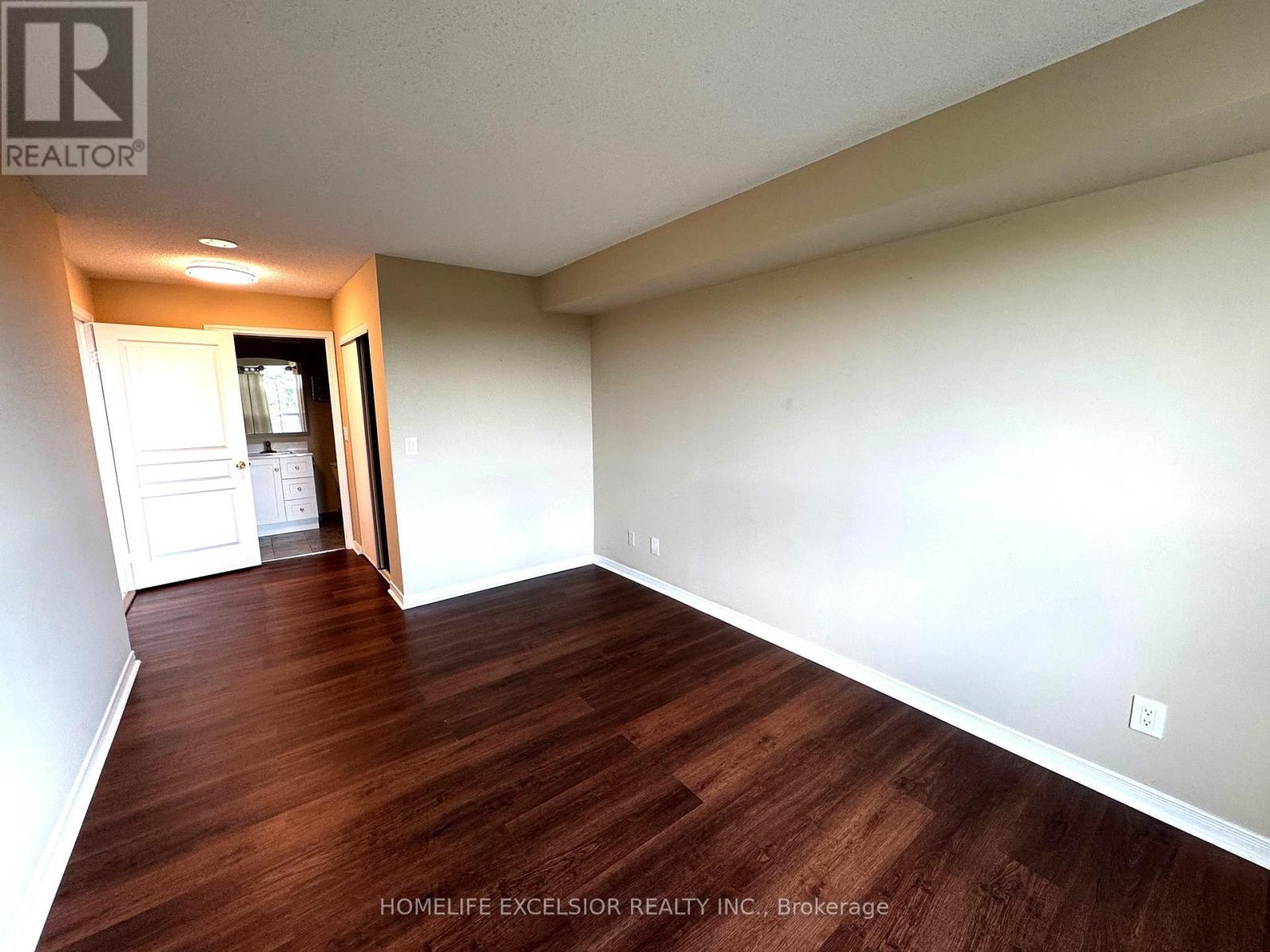 Photo 8 of 1001 2585 Erin Centre Boulevard, Mississauga ON
