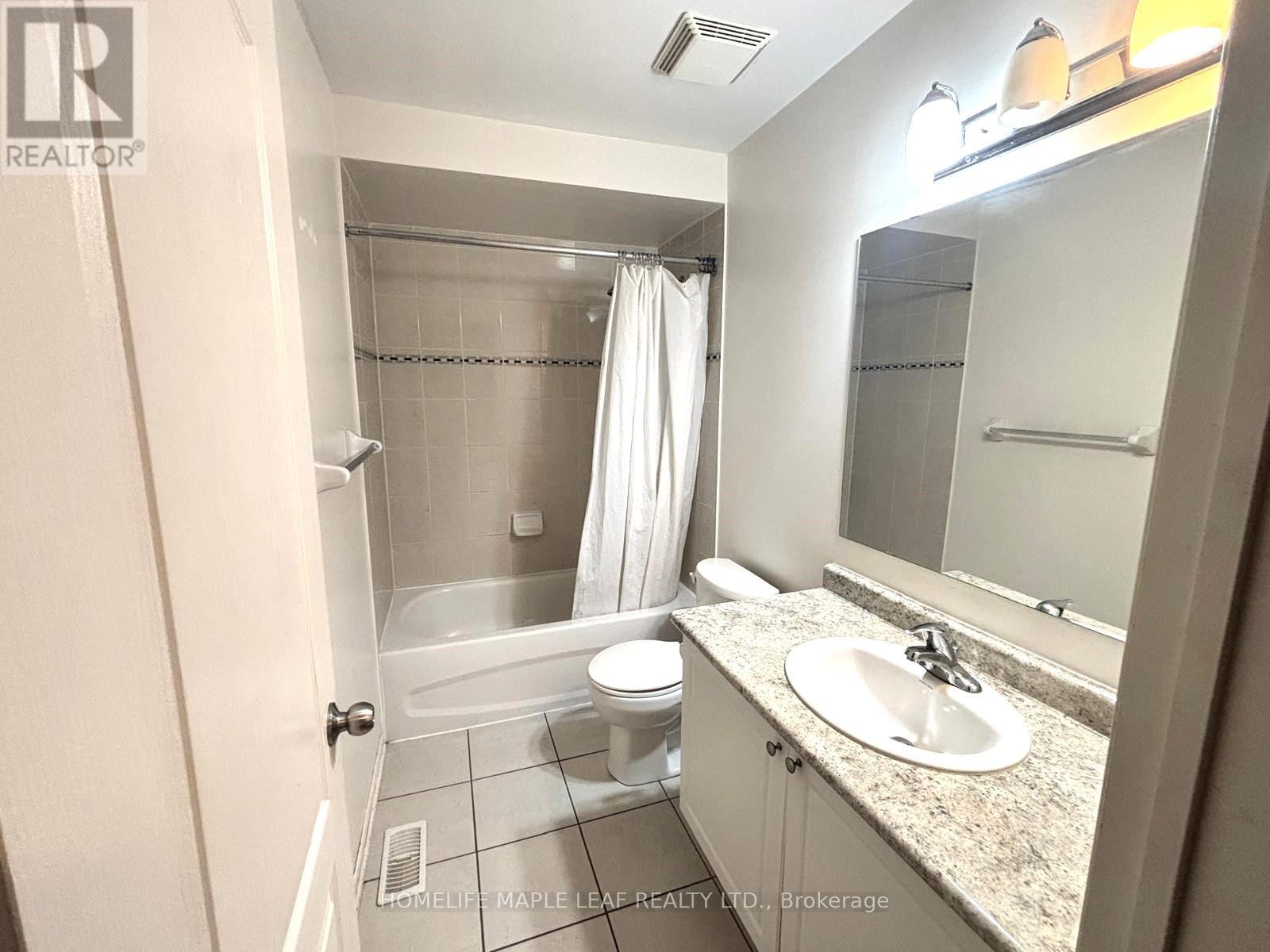 Photo 11 of 39 Sussexvale Drive, Brampton ON