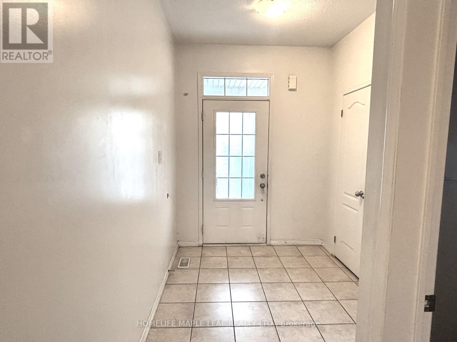Photo 2 of 39 Sussexvale Drive, Brampton ON