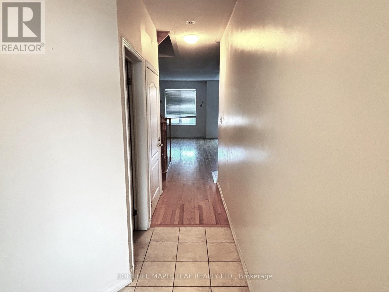 Photo 3 of 39 Sussexvale Drive, Brampton ON