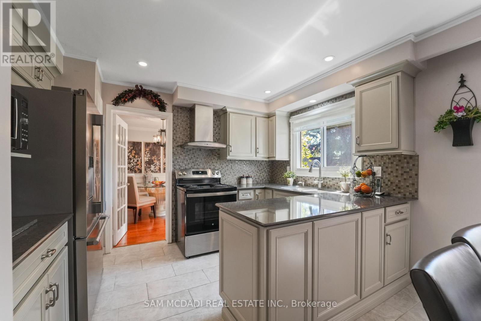 Photo 16 of 2032 Shannon Drive, Mississauga ON
