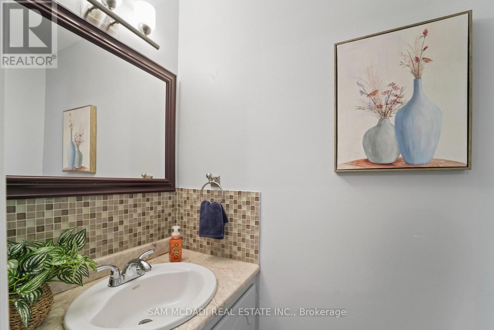 Photo 18 of 2032 Shannon Drive, Mississauga ON