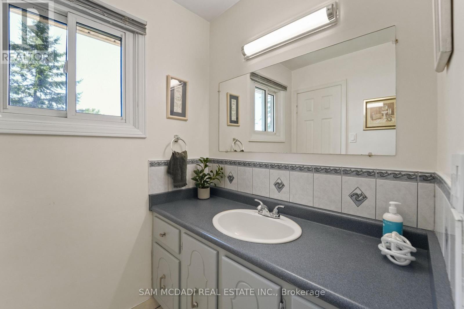 Photo 26 of 2032 Shannon Drive, Mississauga ON