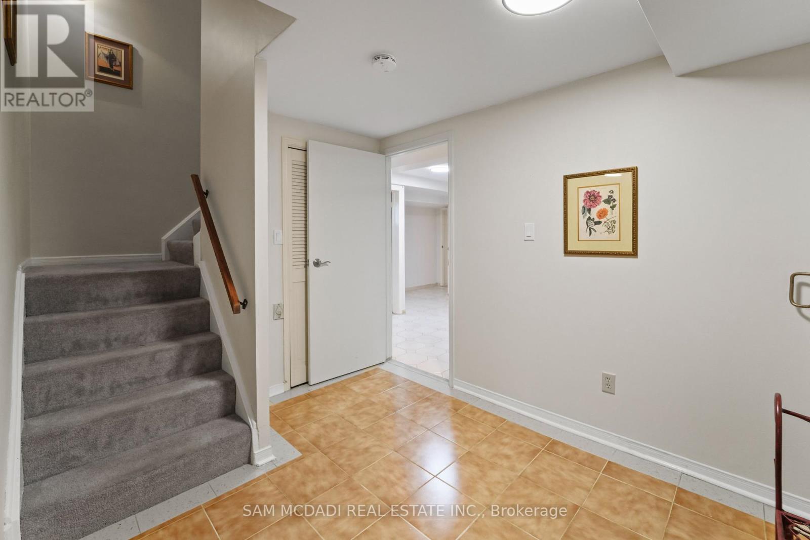 Photo 34 of 2032 Shannon Drive, Mississauga ON