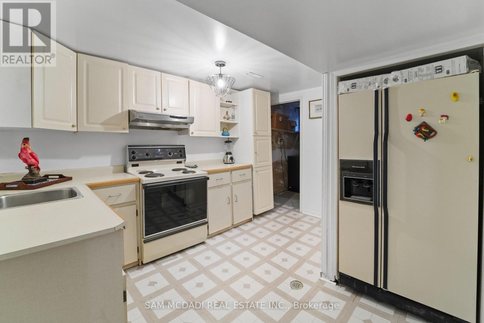 Photo 42 of 2032 Shannon Drive, Mississauga ON