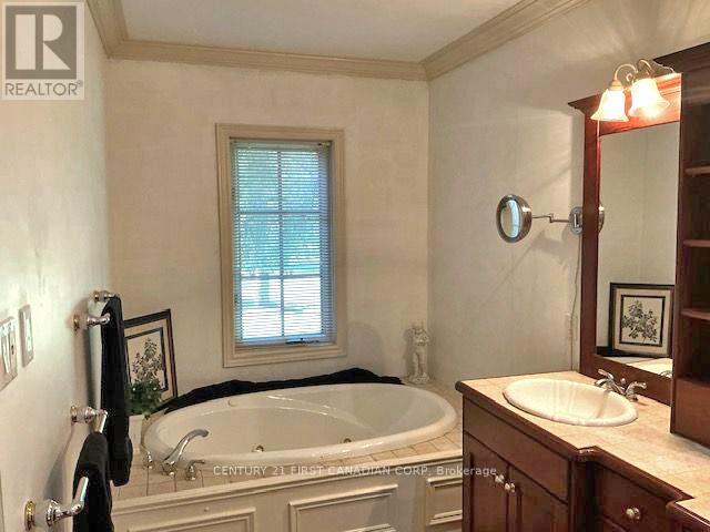 Photo 19 of 9430 Elviage Drive, London South ON