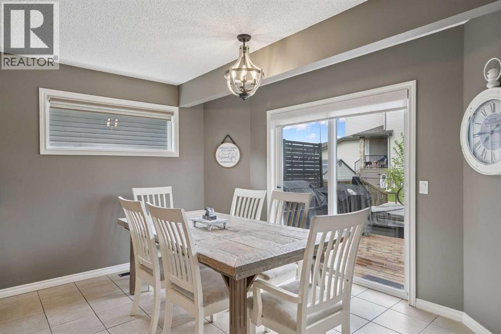 Photo 13 of 241 Westmount Crescent, Okotoks AB