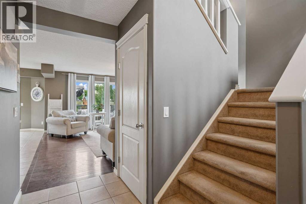 Photo 17 of 241 Westmount Crescent, Okotoks AB