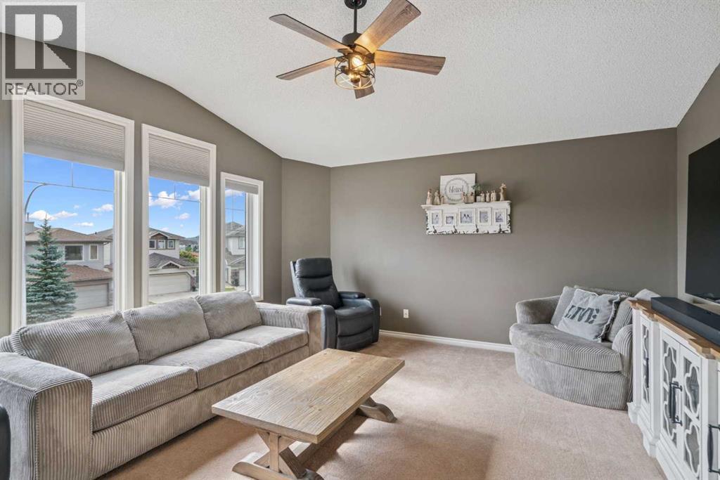 Photo 19 of 241 Westmount Crescent, Okotoks AB