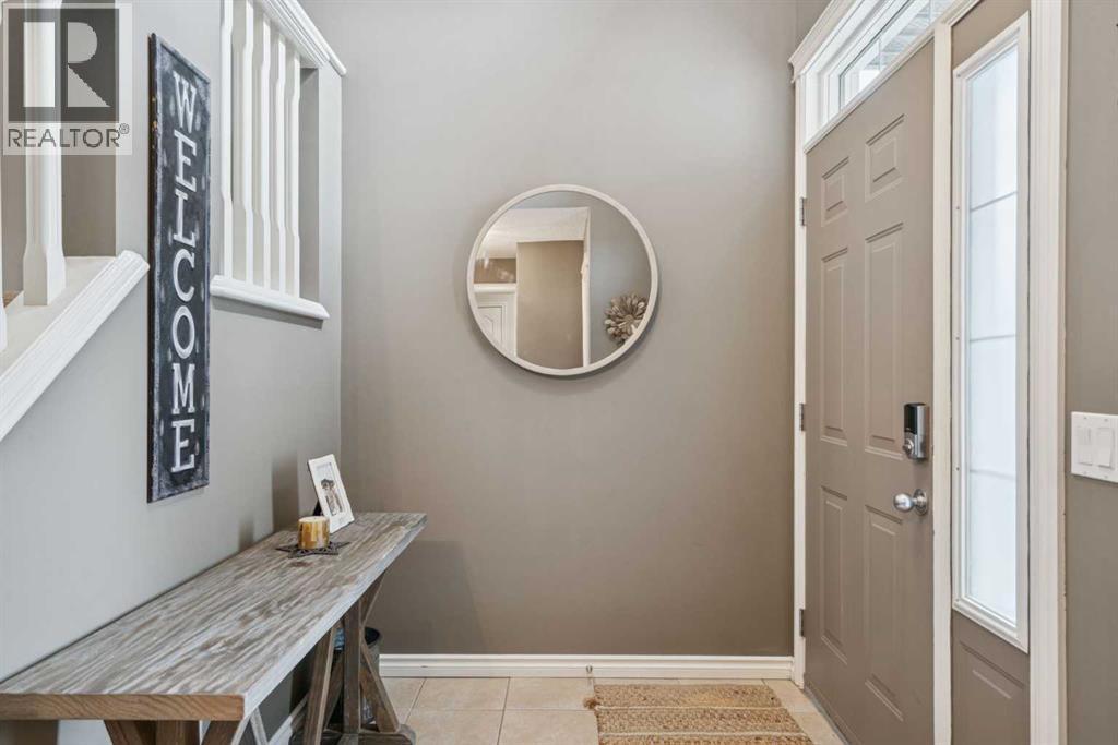 Photo 2 of 241 Westmount Crescent, Okotoks AB