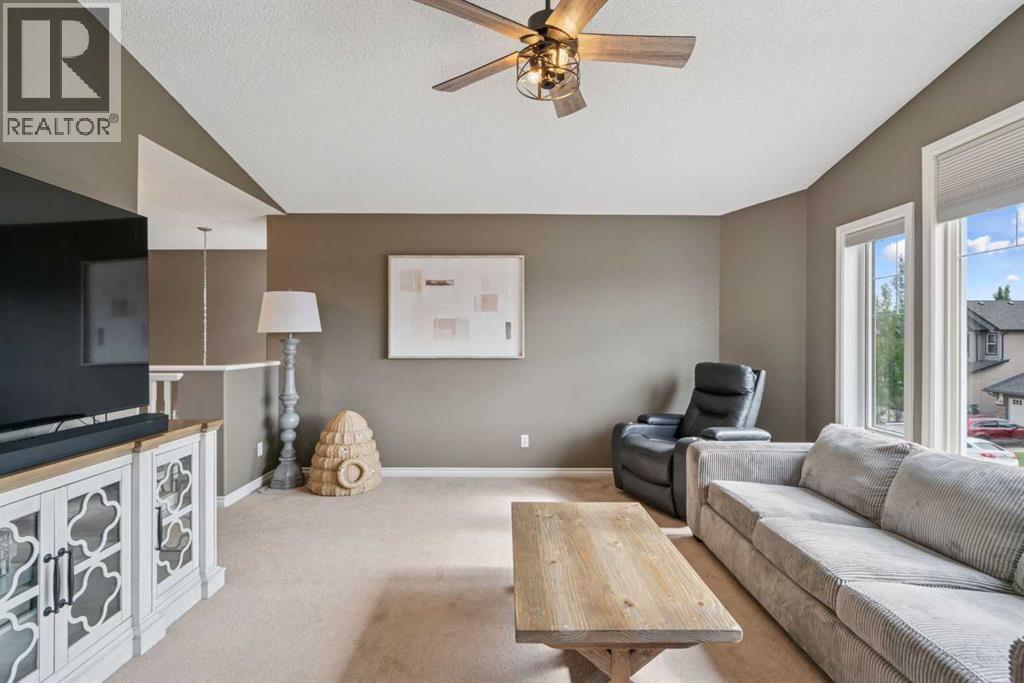 Photo 20 of 241 Westmount Crescent, Okotoks AB