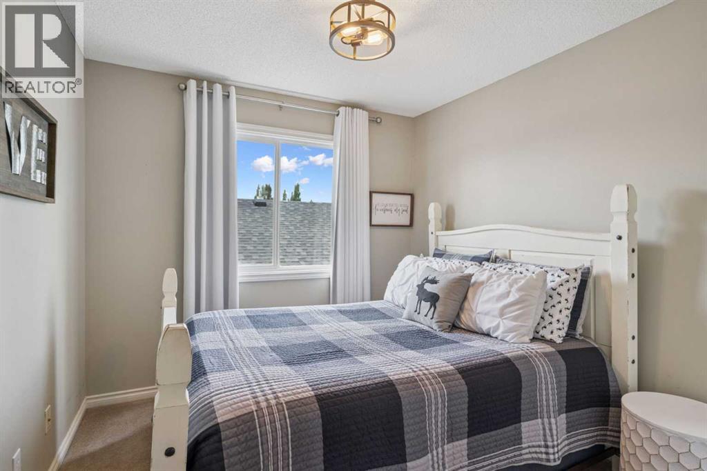 Photo 21 of 241 Westmount Crescent, Okotoks AB