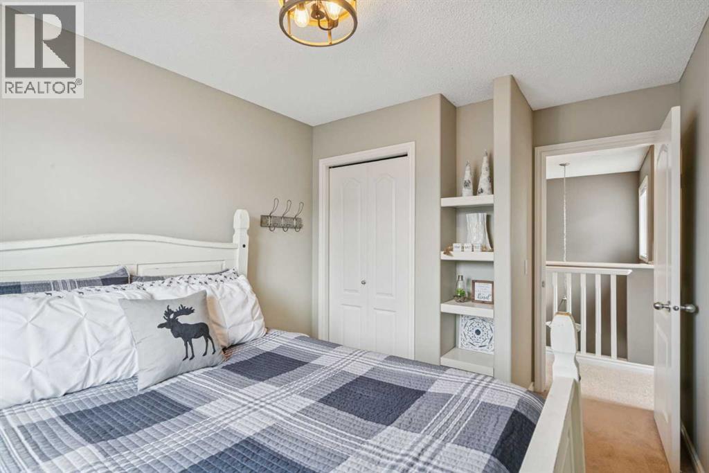 Photo 22 of 241 Westmount Crescent, Okotoks AB