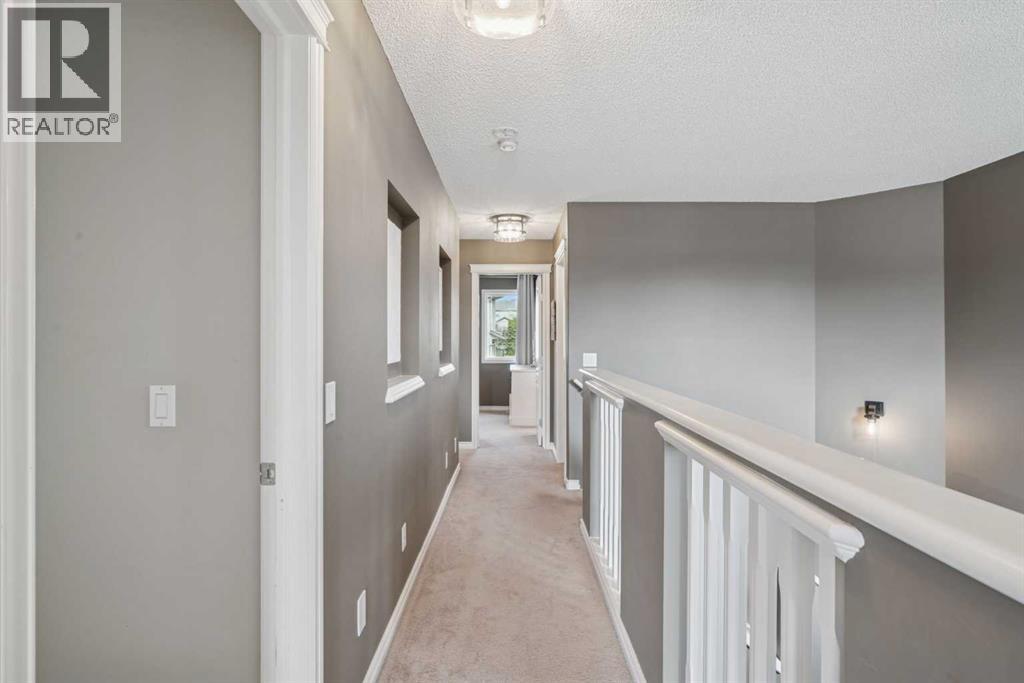Photo 23 of 241 Westmount Crescent, Okotoks AB