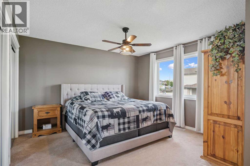 Photo 27 of 241 Westmount Crescent, Okotoks AB