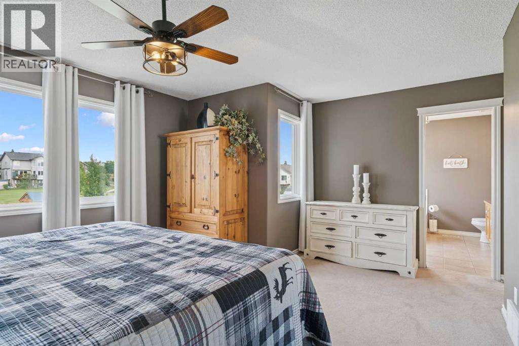 Photo 28 of 241 Westmount Crescent, Okotoks AB