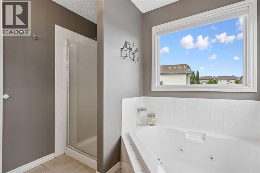 Photo 30 of 241 Westmount Crescent, Okotoks AB