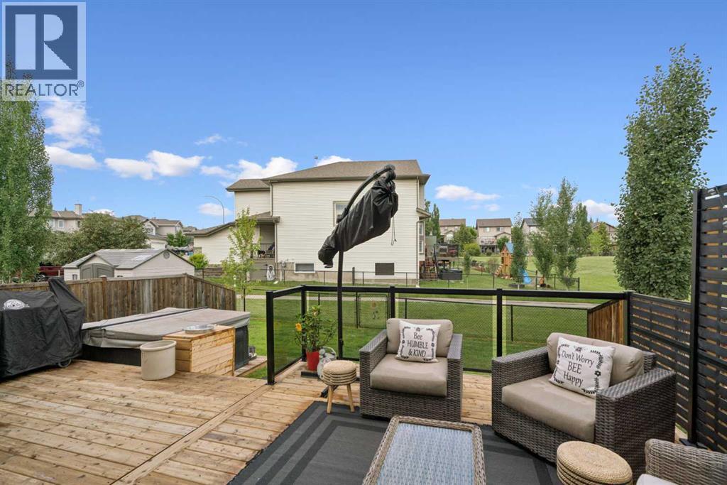 Photo 33 of 241 Westmount Crescent, Okotoks AB