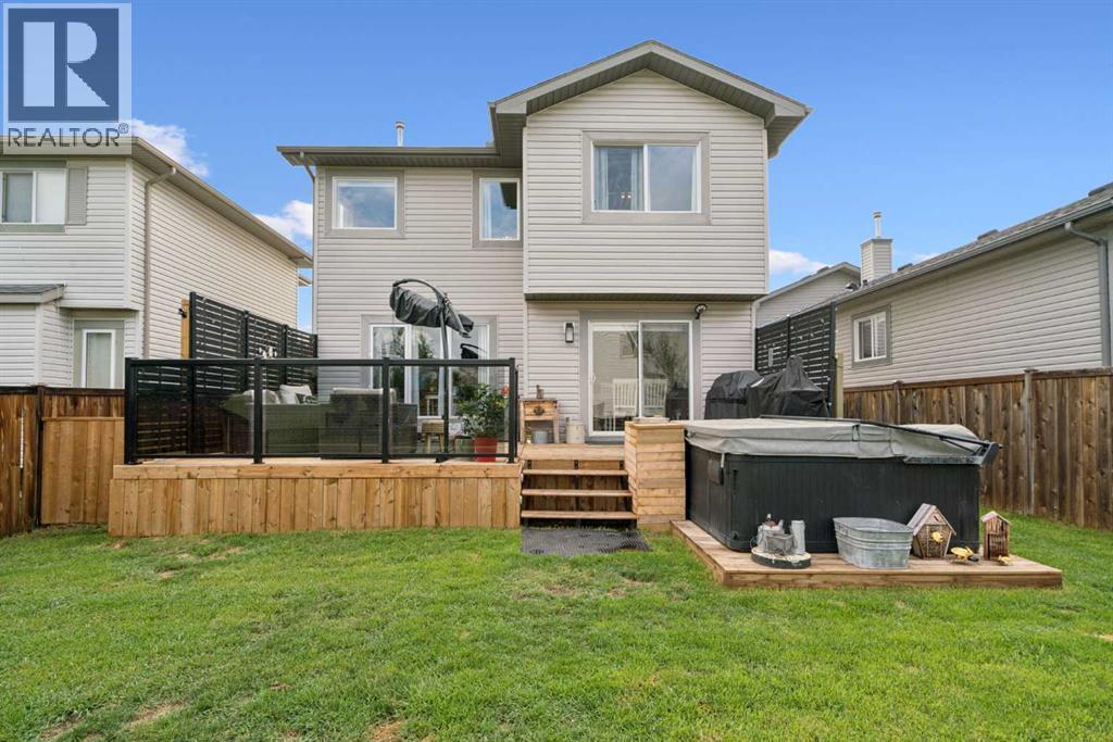 Photo 35 of 241 Westmount Crescent, Okotoks AB