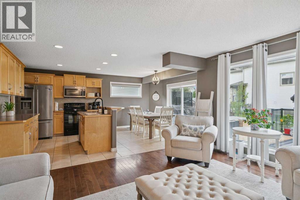 Photo 7 of 241 Westmount Crescent, Okotoks AB