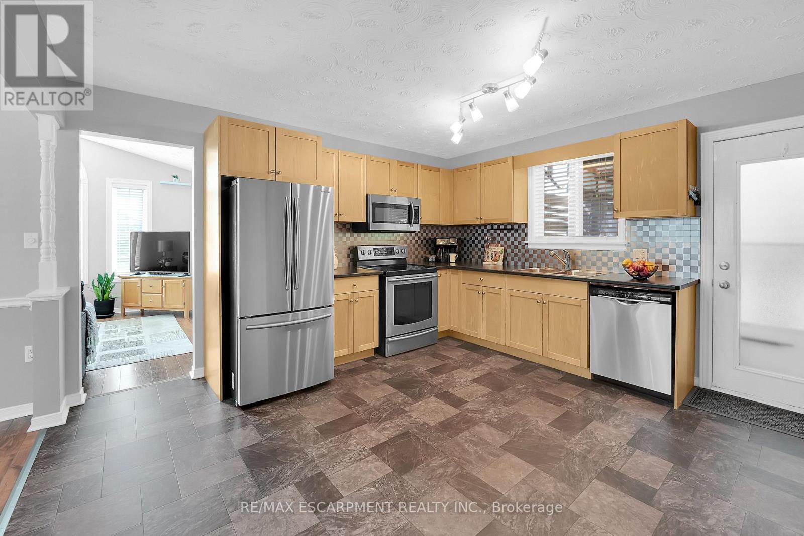 Photo 10 of 373 Washington Road, Fort Erie ON