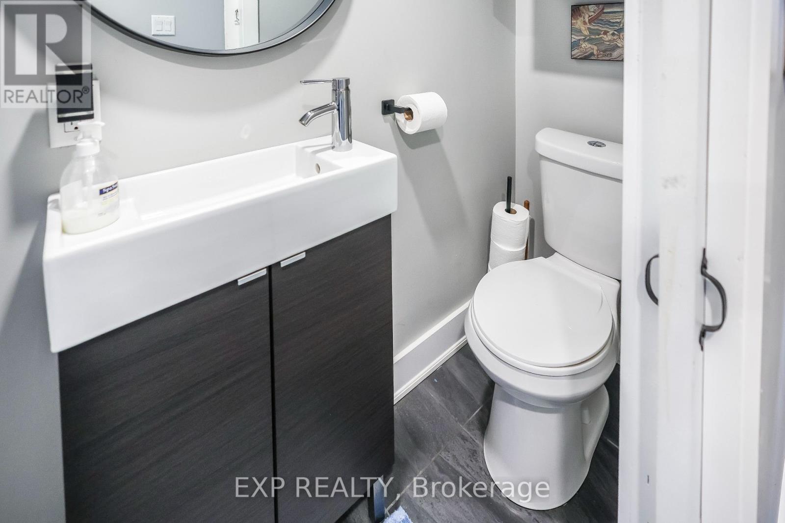 Photo 15 of 47 Wellington Street S, Hamilton ON