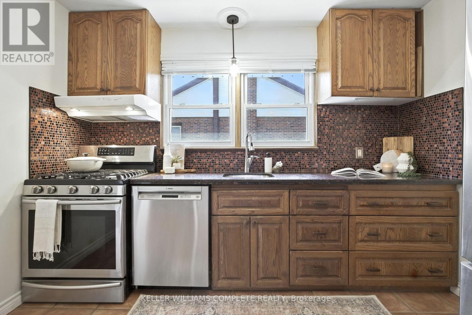 Photo 13 of 136 West 24th Street, Hamilton ON