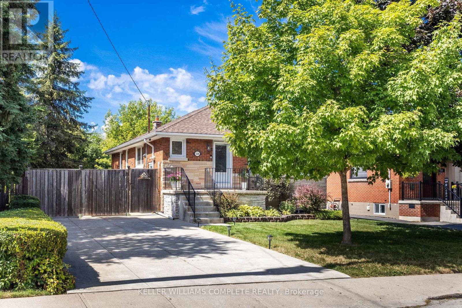 Photo 3 of 136 West 24th Street, Hamilton ON