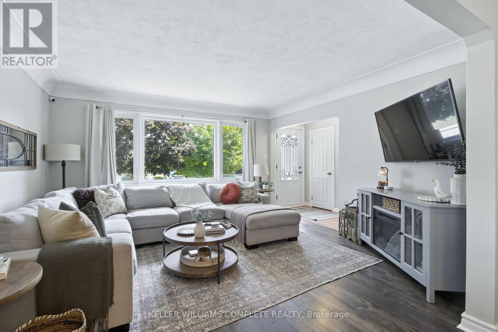 Photo 5 of 136 West 24th Street, Hamilton ON