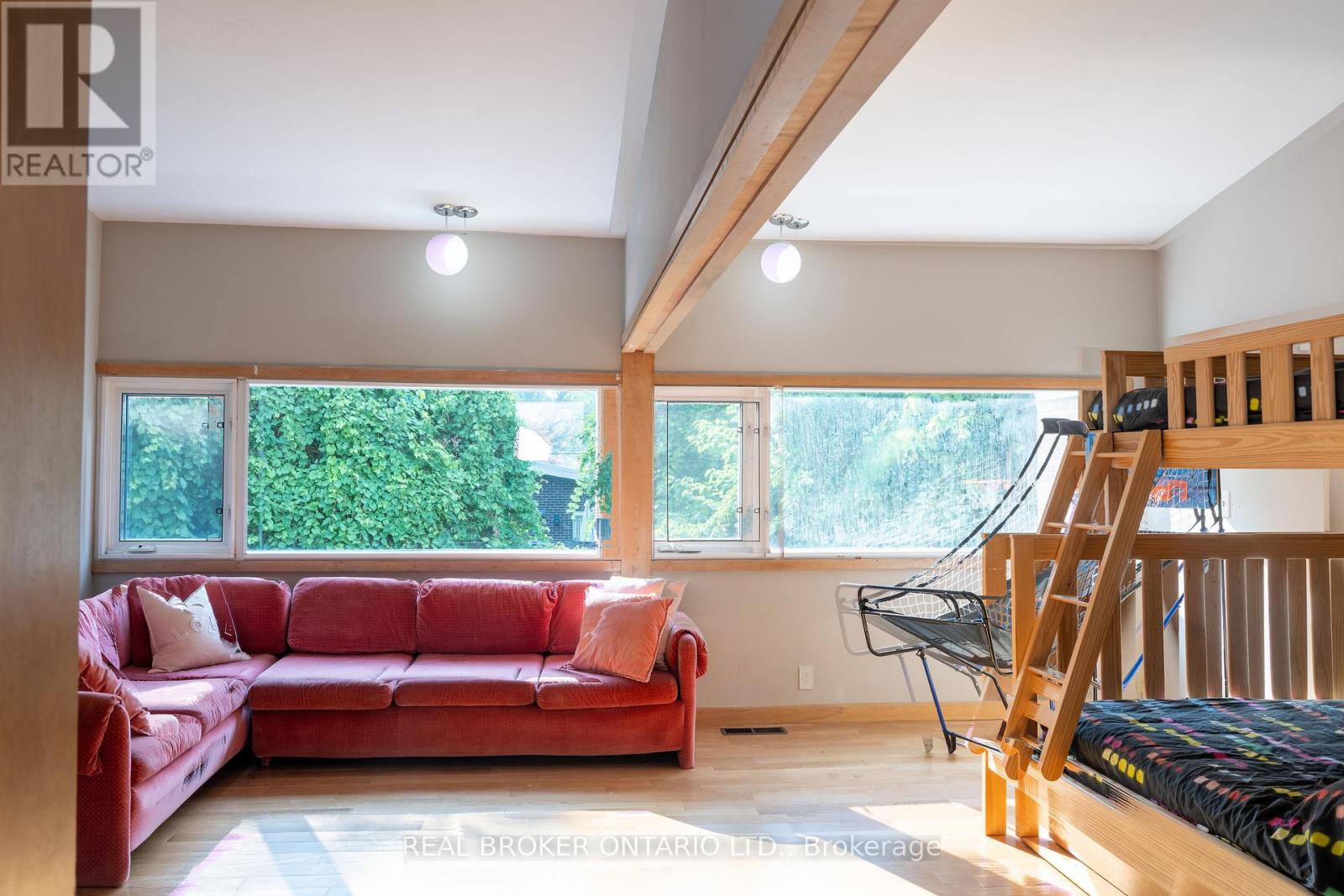 Photo 32 of 90 Winston Avenue, Hamilton ON