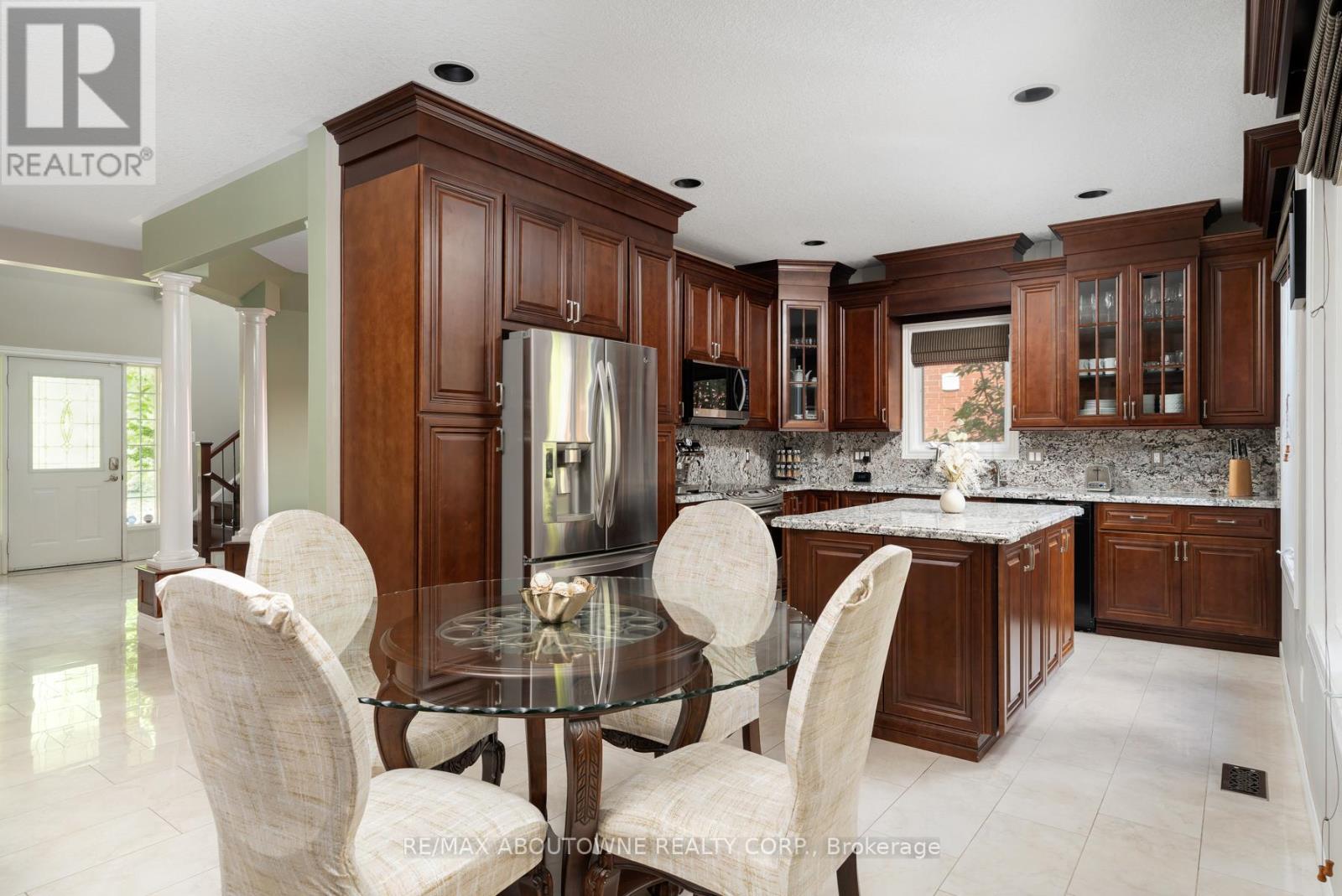 Photo 18 of 42 Pearwood Court, Kitchener ON