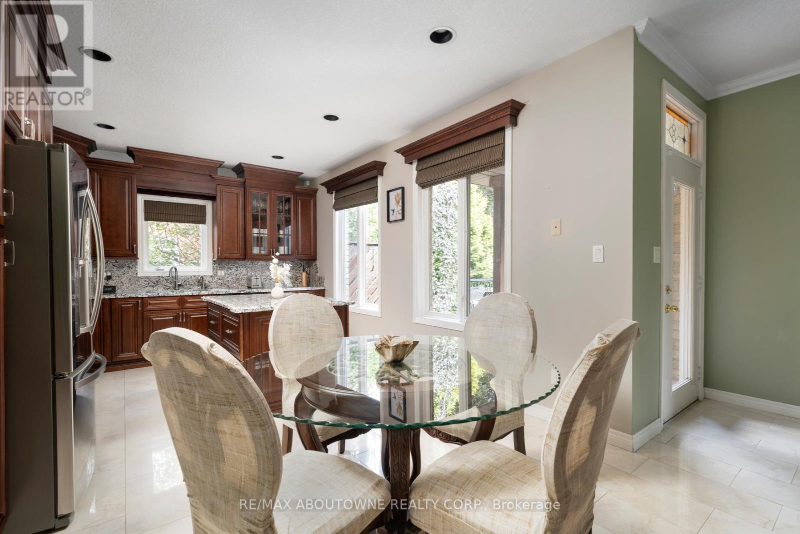 Photo 19 of 42 Pearwood Court, Kitchener ON