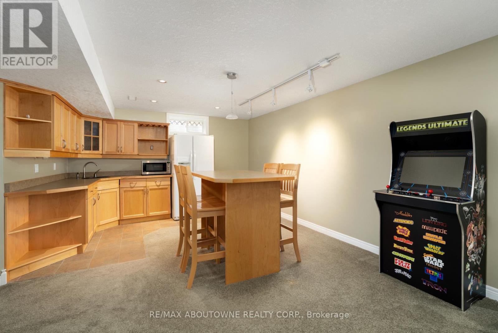 Photo 38 of 42 Pearwood Court, Kitchener ON