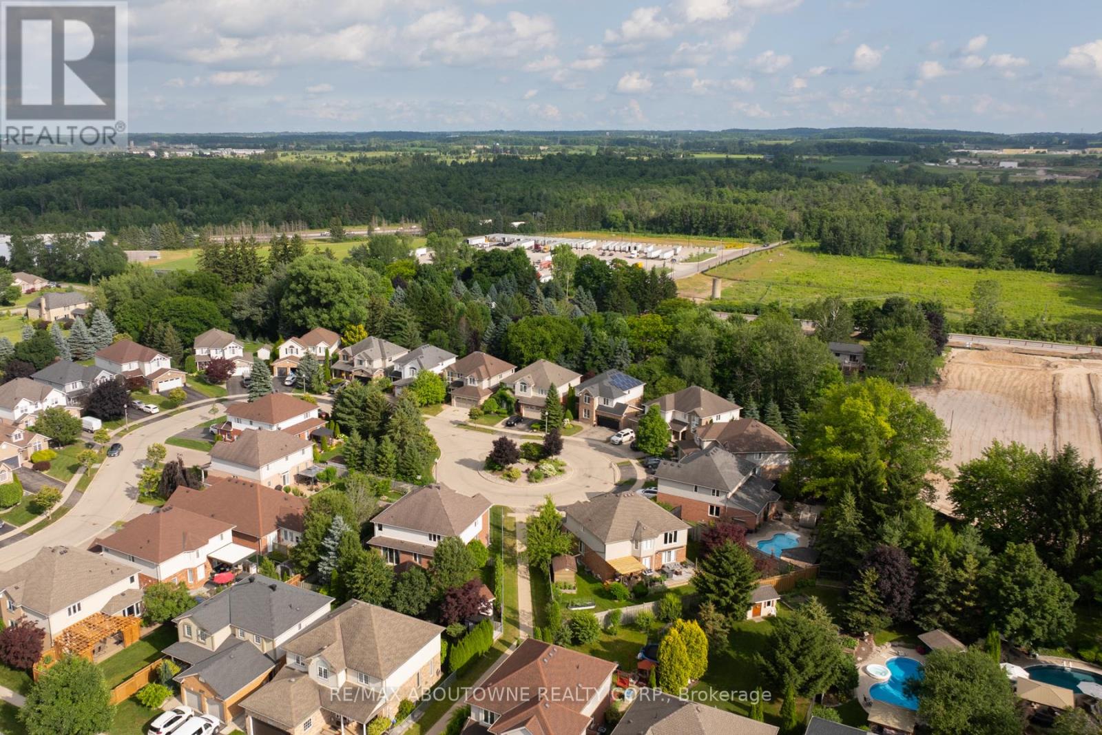 Photo 46 of 42 Pearwood Court, Kitchener ON
