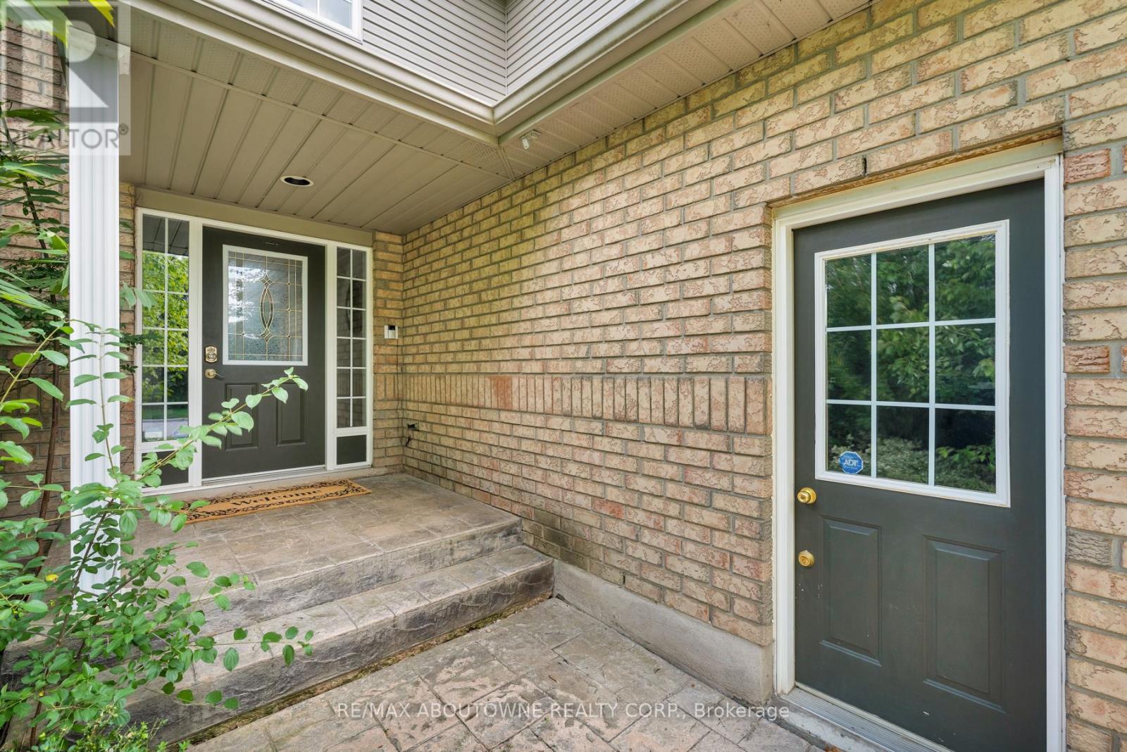 Photo 6 of 42 Pearwood Court, Kitchener ON