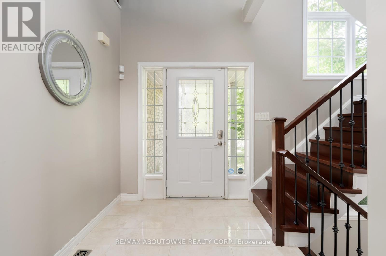 Photo 7 of 42 Pearwood Court, Kitchener ON