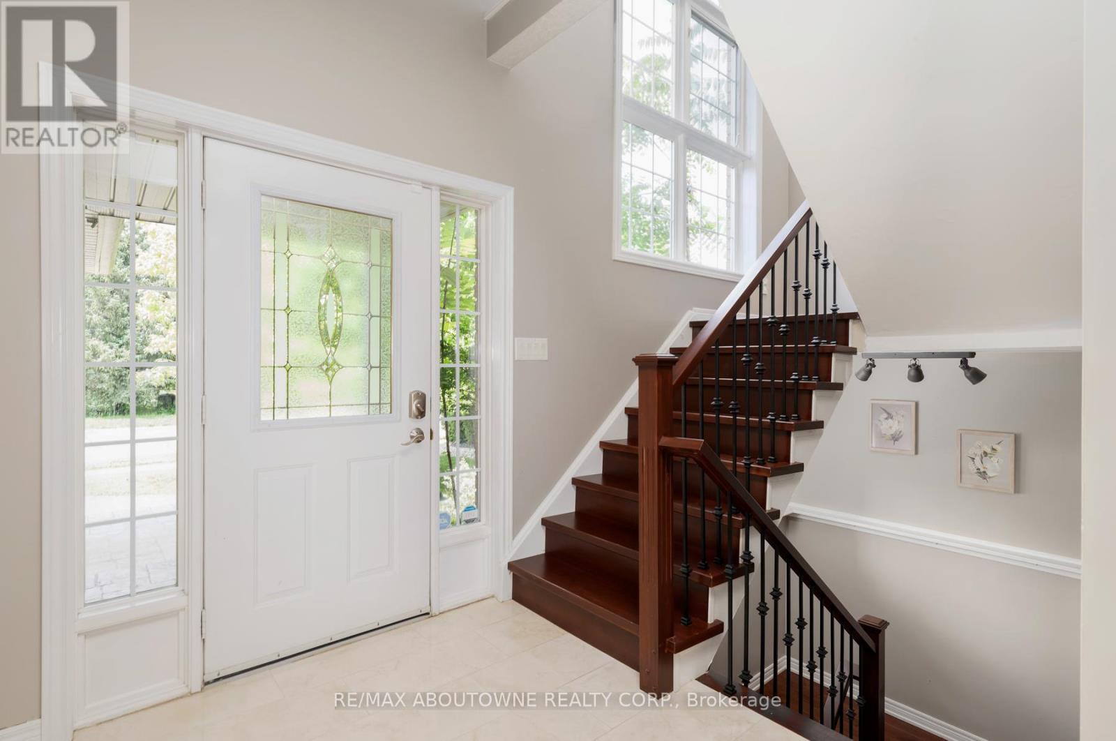 Photo 8 of 42 Pearwood Court, Kitchener ON