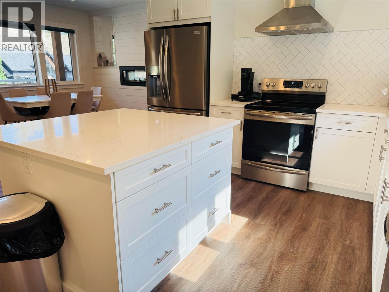 705 Kpokl Road, Invermere
