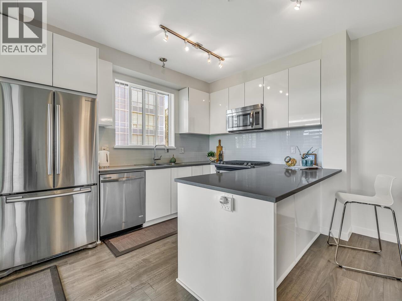 Photo 11 of 408 1151 Windsor Mews, Coquitlam BC