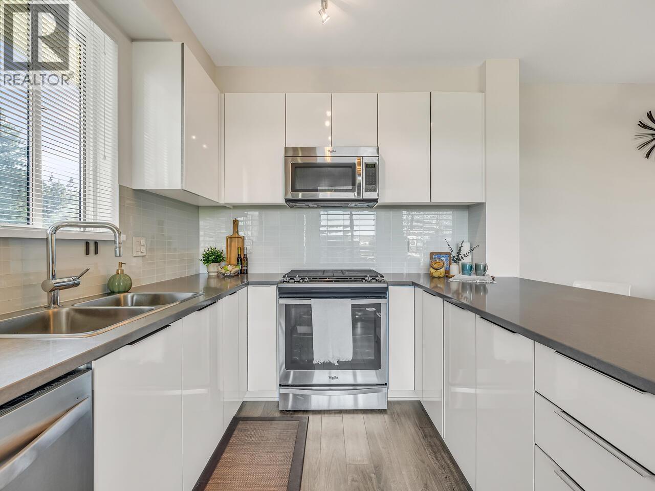 Photo 12 of 408 1151 Windsor Mews, Coquitlam BC