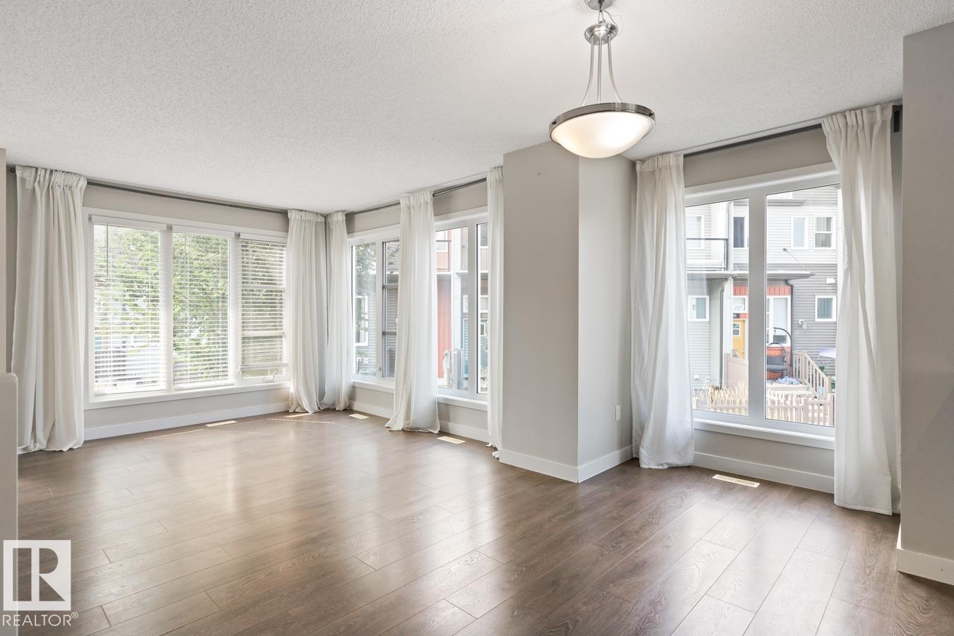 Photo 8 of 70 4470 Prowse Rd Sw, Edmonton AB